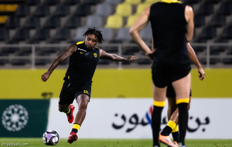 سيرجيو كونسيساو يستبعد رايكوفيتش وبيرجوين ويعتمد على الشنقيطي في مواجهة الهلال بسبب عدم الجاهزية البدنية