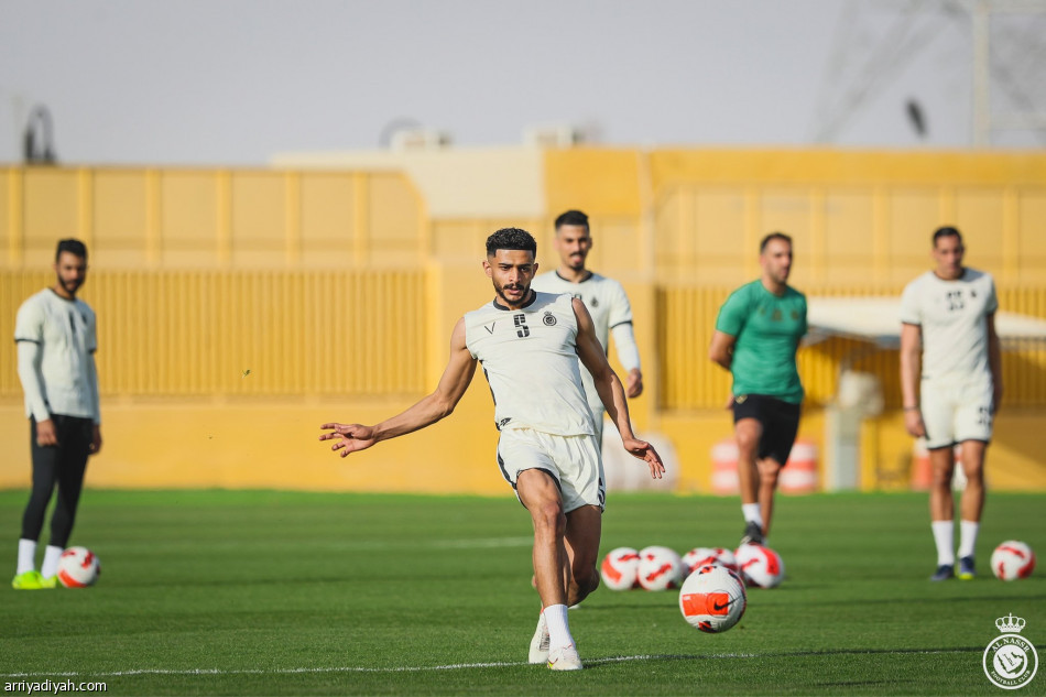 النصر يستعد للاتفاق بالكرات الثابتة