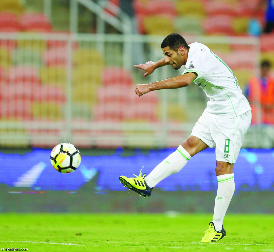 من دون السومة.. رباعية تضع الأهلي على القمة