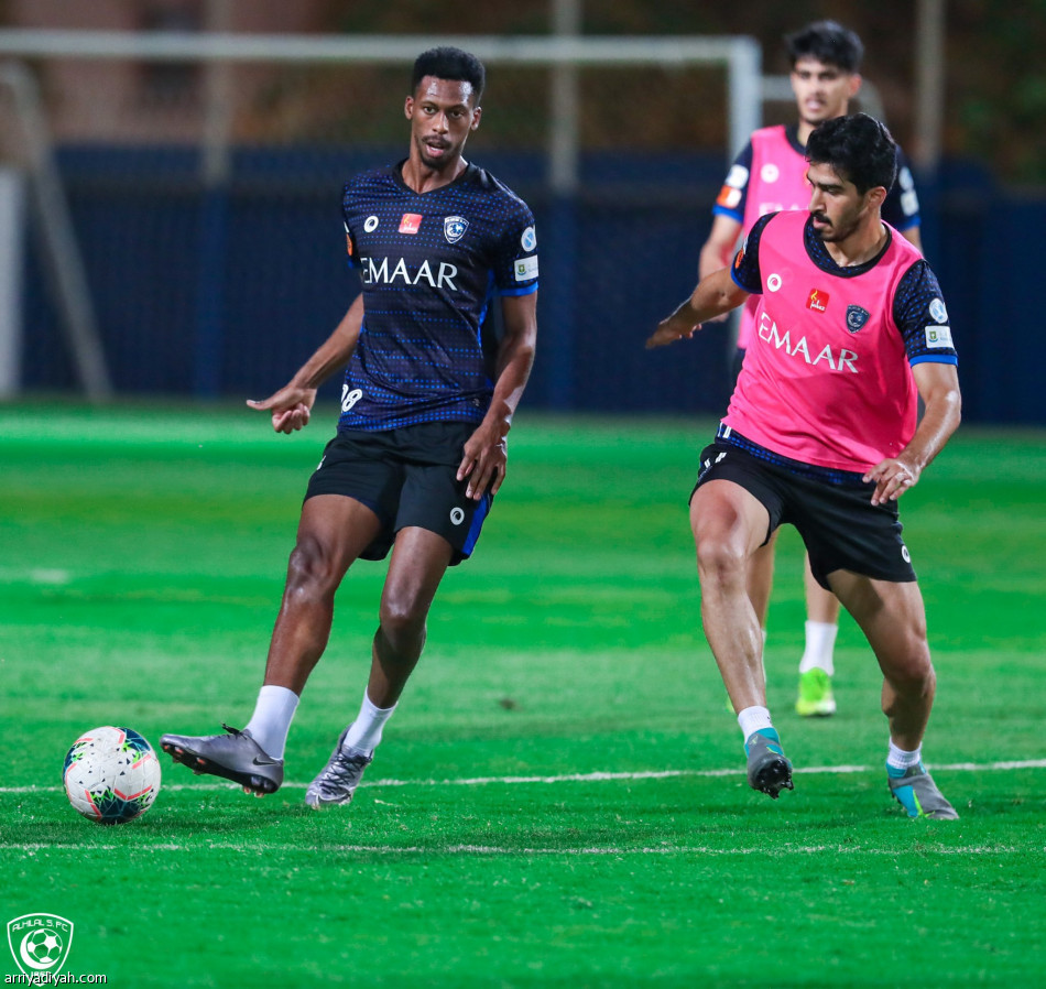 بين شرح وتطبيق.. الهلال يواصل تحضيراته