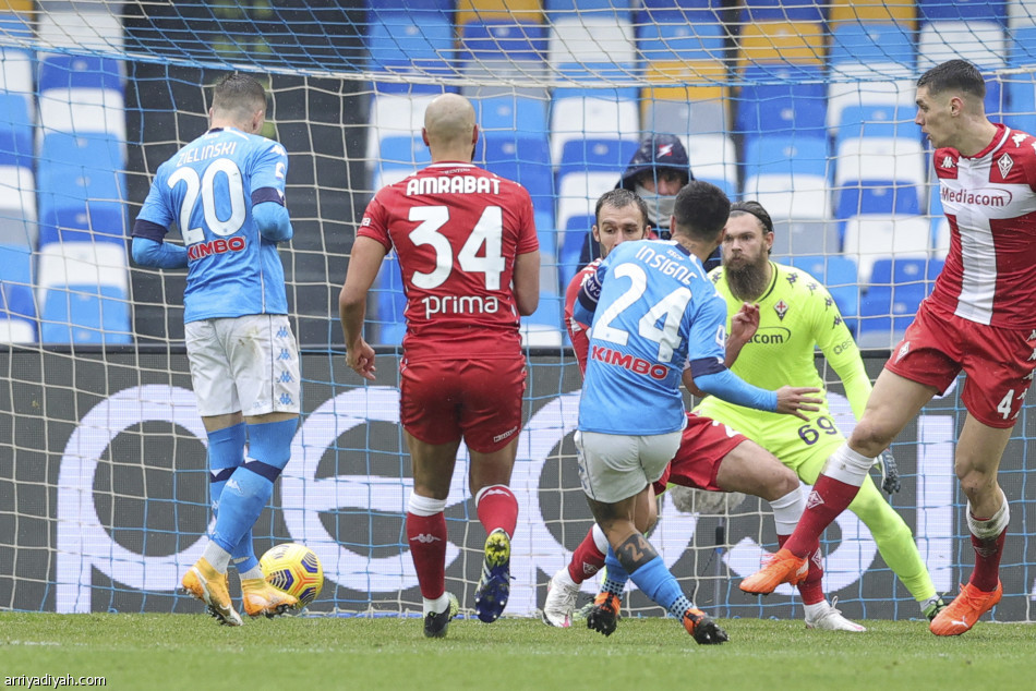 نابولي يضرب فيورنتينا بسداسية