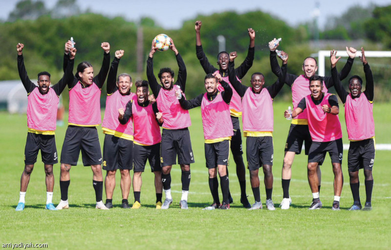 صورة التقطت أمس للاعبي الاتحاد بعد الفوز في المناورة (المركز الإعلامي ـ الاتحاد)