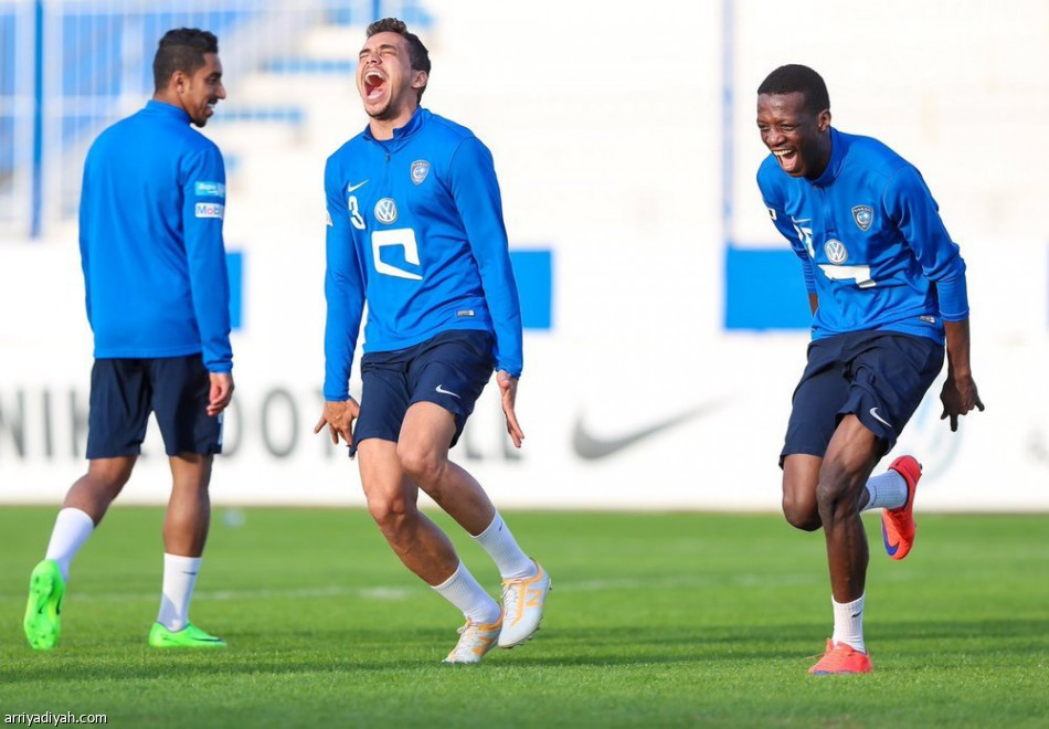 دياز يشرح للاعبي الهلال خطة تجاوز الاتفاق ميدانياً