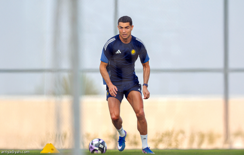 مارتينيز يلامس الكرة.. ورونالدو ينفذ الكرات الثابتة