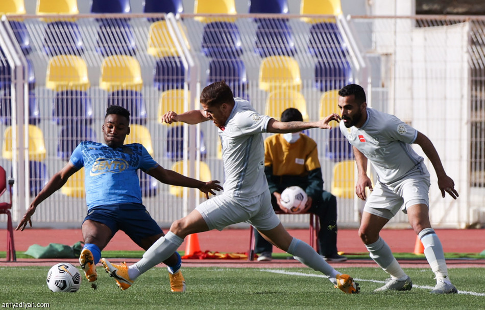 الهلال يفجر غضبه في شباك العين