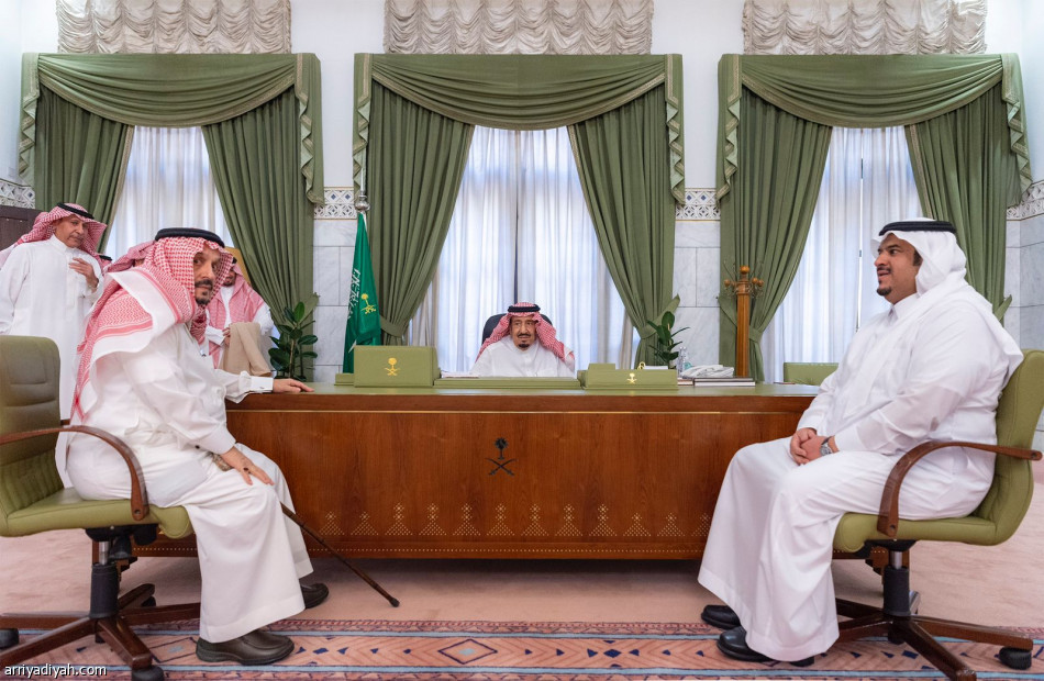 Custodio de las Dos Mezquitas Sagradas visita la sede del Emirato de Riad y el Palacio de Masmak