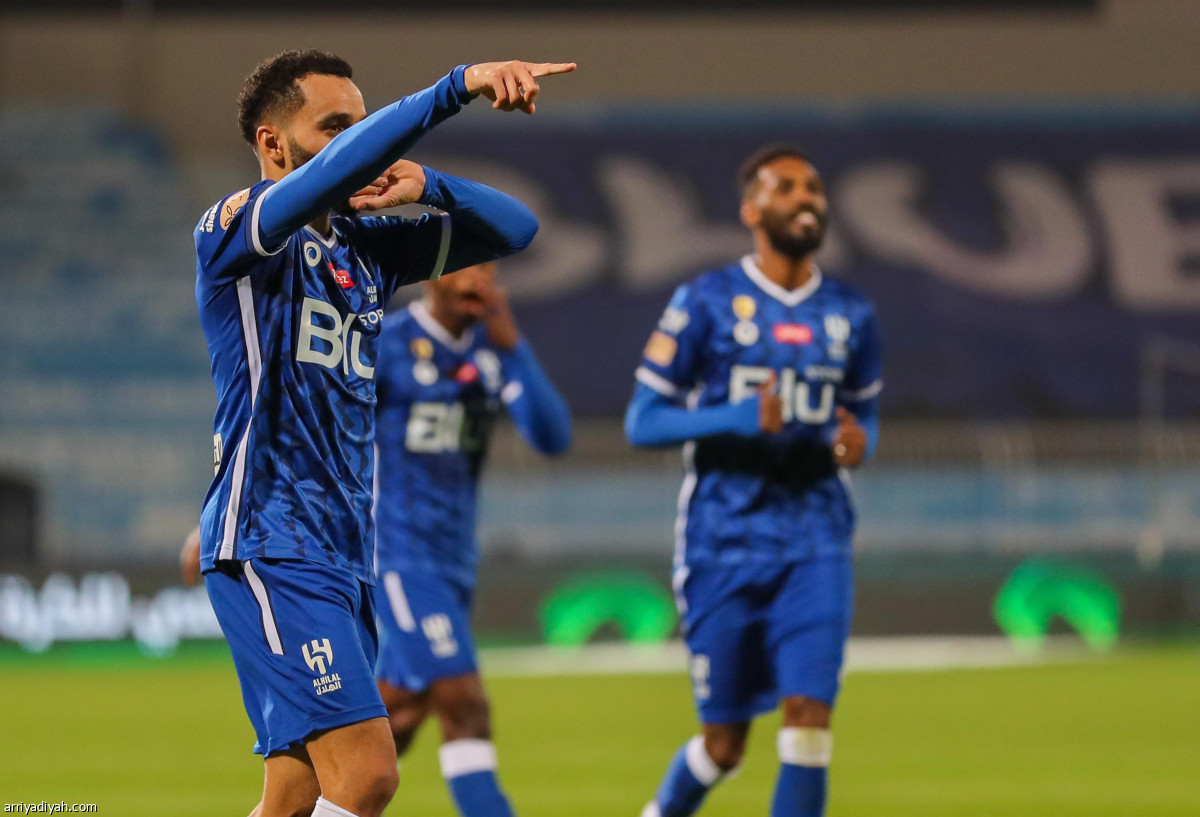 الهلال يستعرض