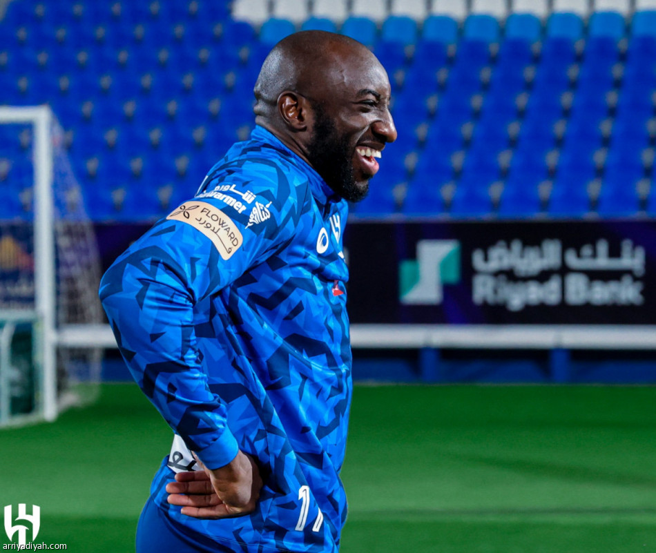 الهلال ينهي تحضيرات مواجهة الخليج