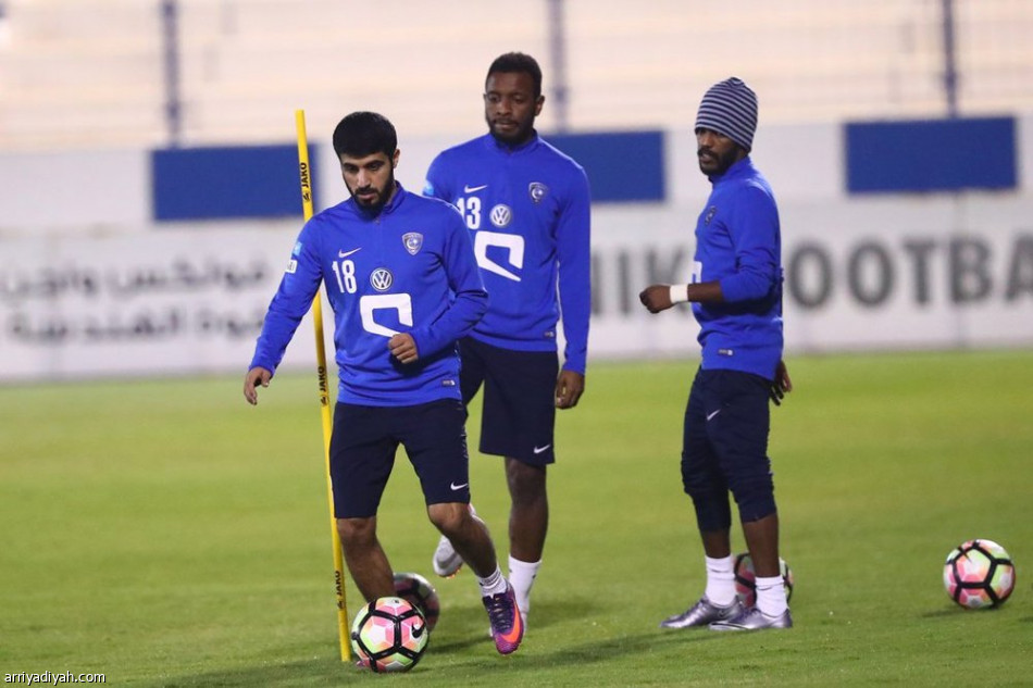 دياز يعتمد على الدوليين أمام الرائد