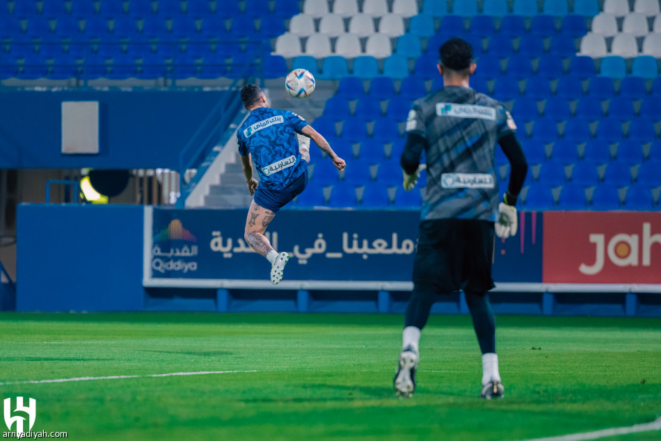 الهلال يبدأ تحضيرات أبها