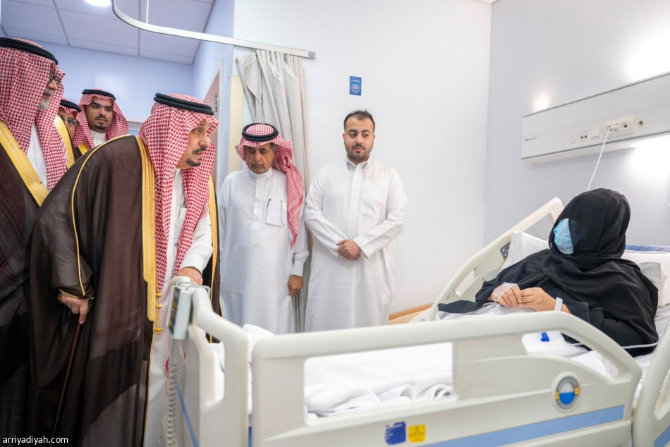 أمير منطقة الرياض يتفقد المصابين جراء عدوان الميليشيا الحوثية الإرهابية