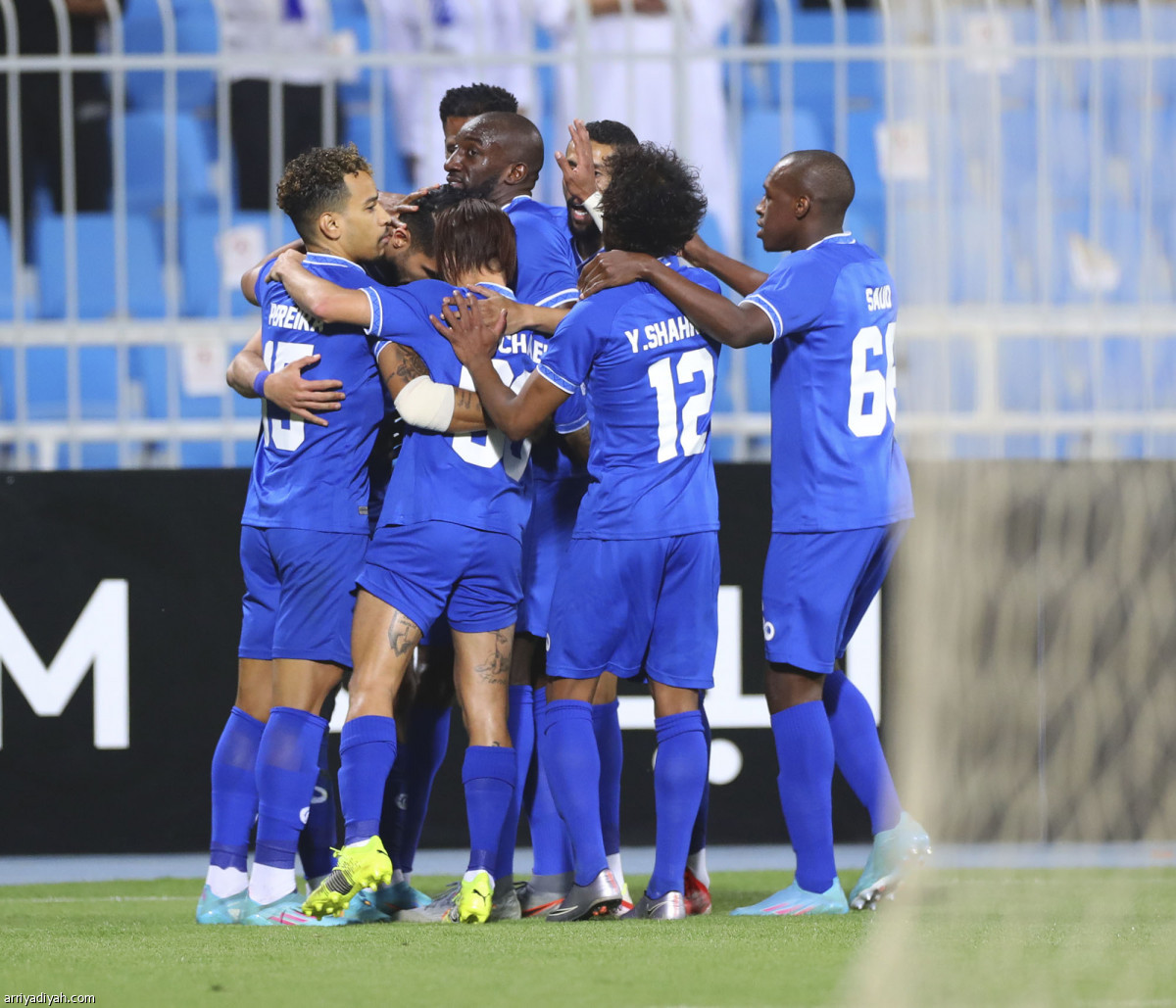 الهلال يبدأ بالشارقة