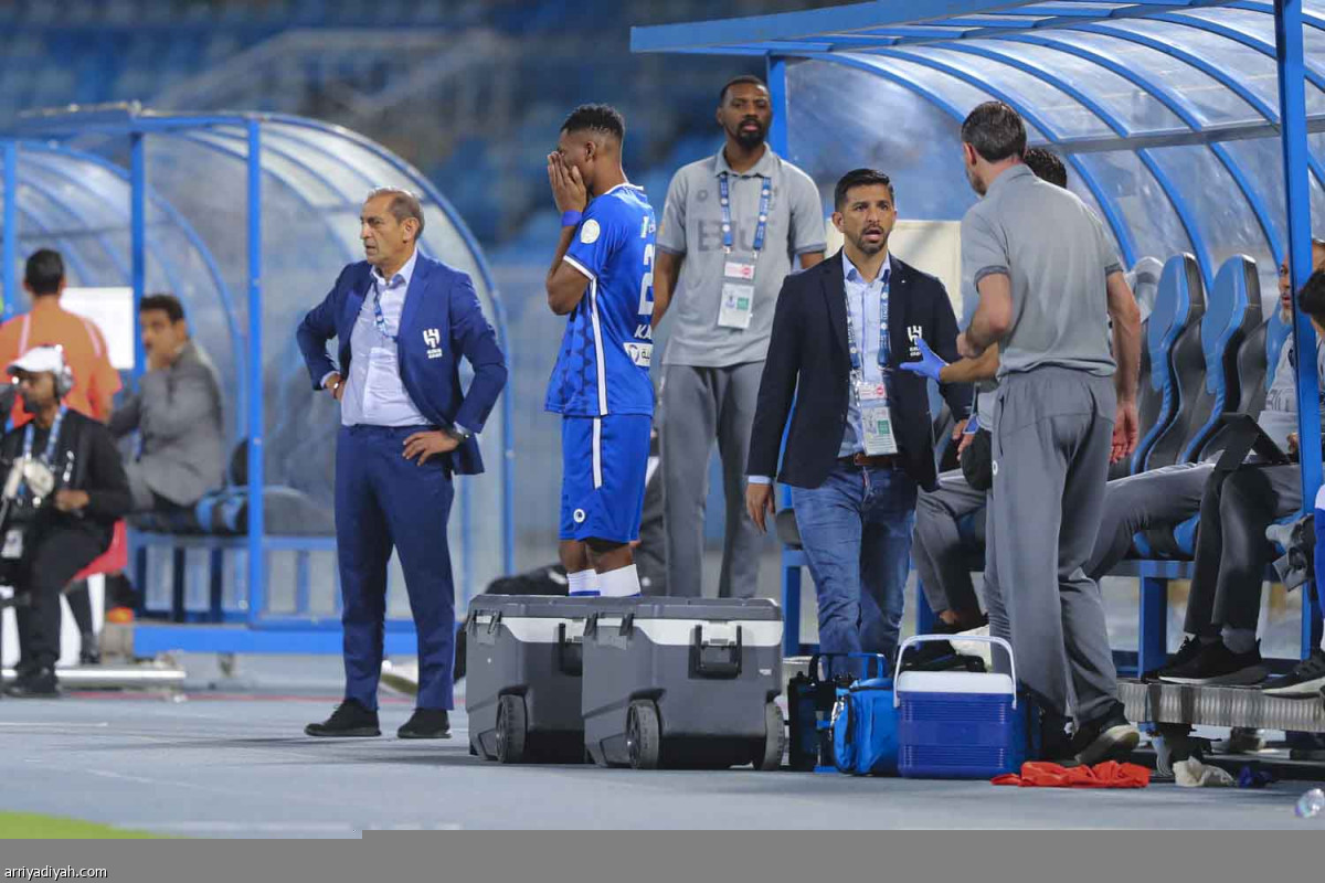 الهلال يتعثر