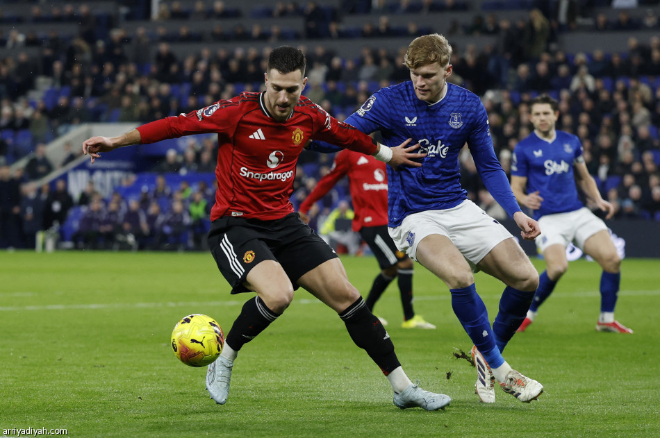 بهدف سيسكو.. يونايتد يحبط إيفرتون