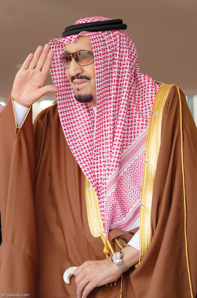 خادم الحرمين الشريفين
يتوج الفائزين في مهرجان الإبل