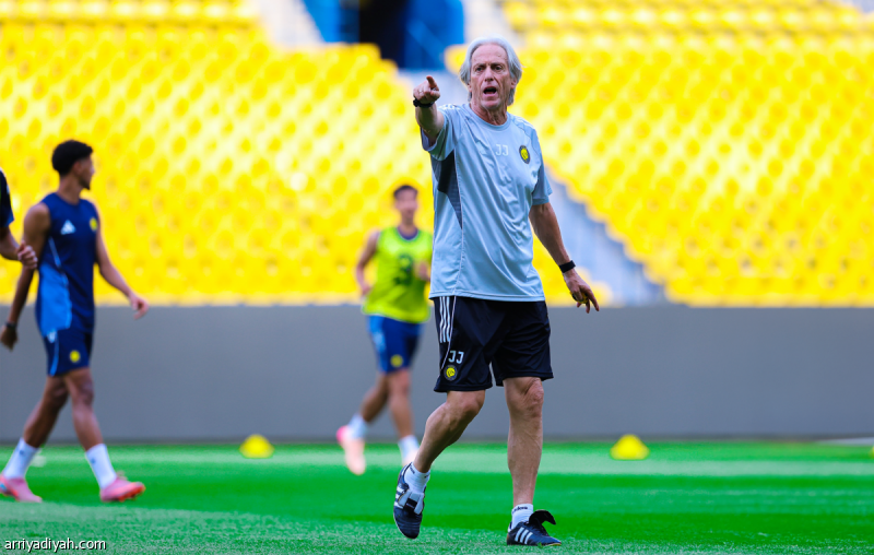 مدرب النصر جورجي جيسوس يستدعي 22 لاعبًا لمواجهة التعاون في افتتاح دوري روشن السعودي