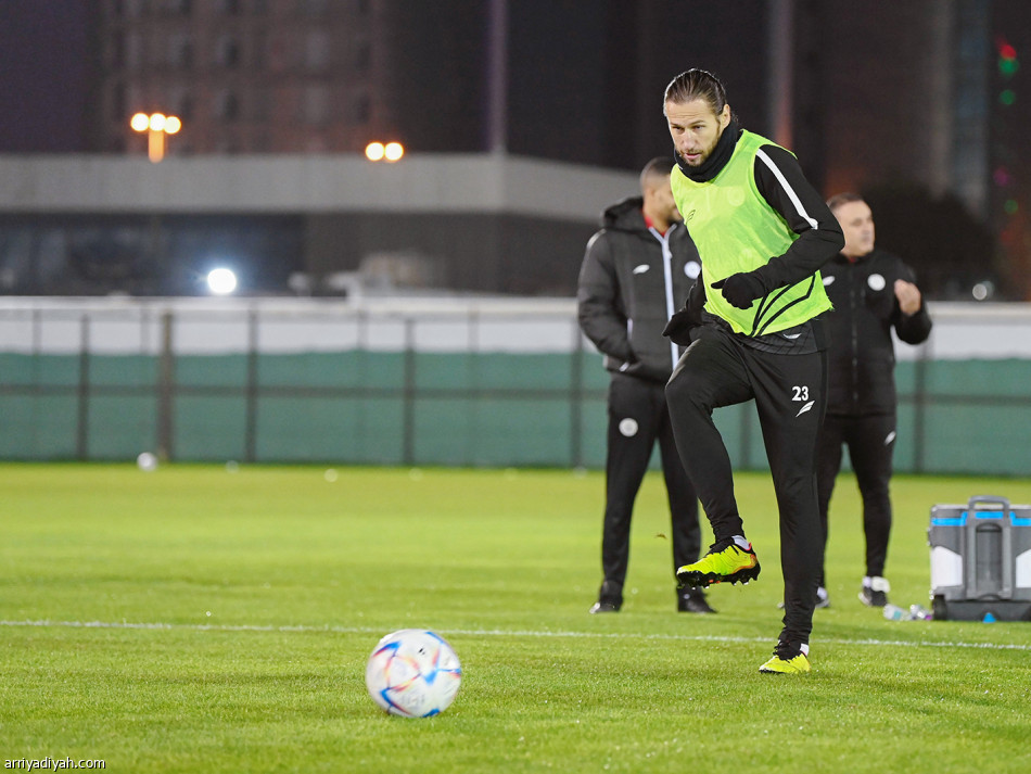 جارسيا
يستعين بألفارو ولاجامي