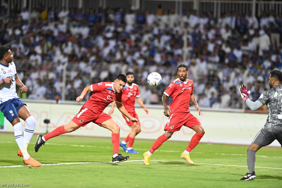 الهلال..
الأكثر تفريطا في «روشن»