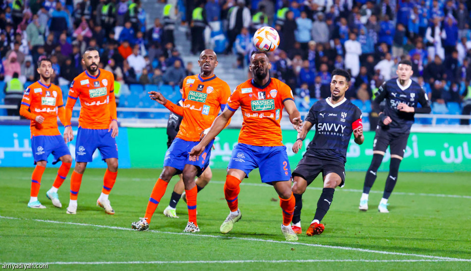 الهلال يلامس
«قياسي» النصر