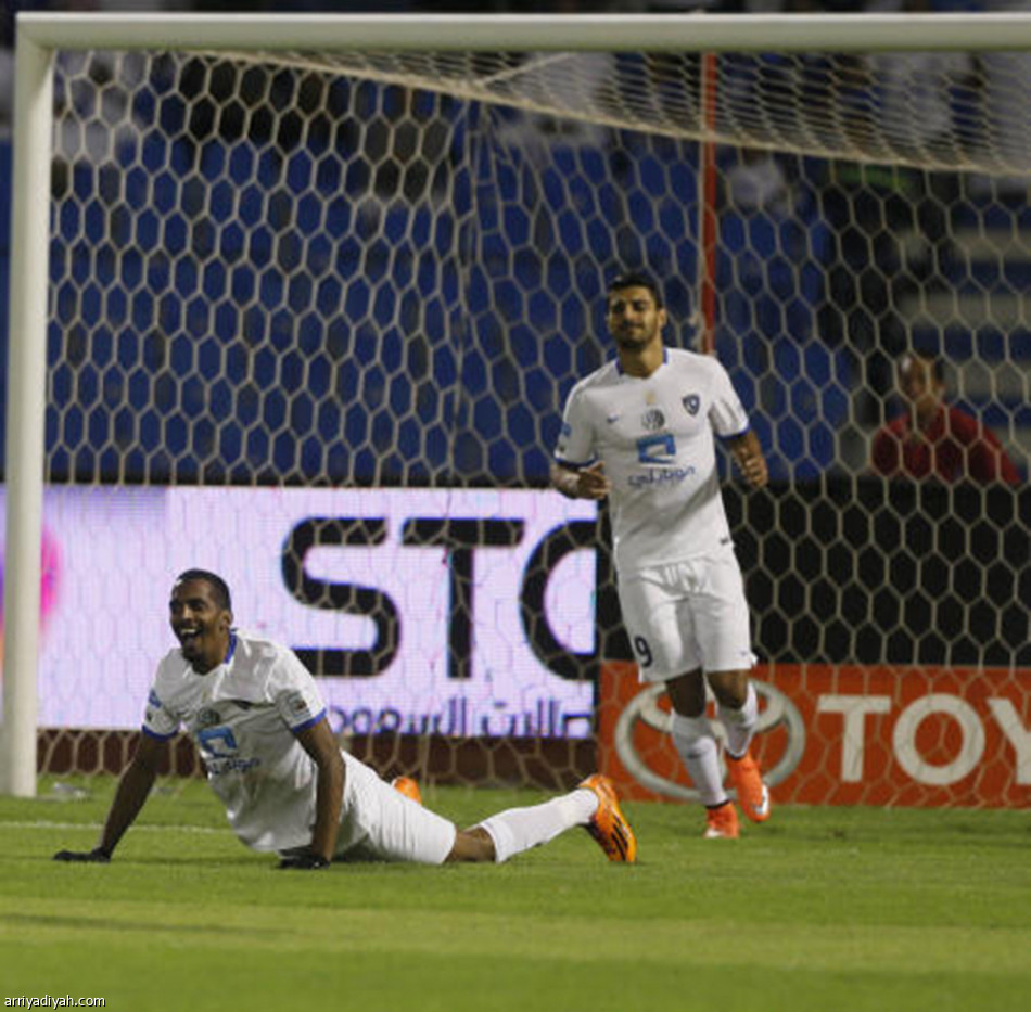 الهلال يتعادل مع القادسية ويتمسك بصدارة 