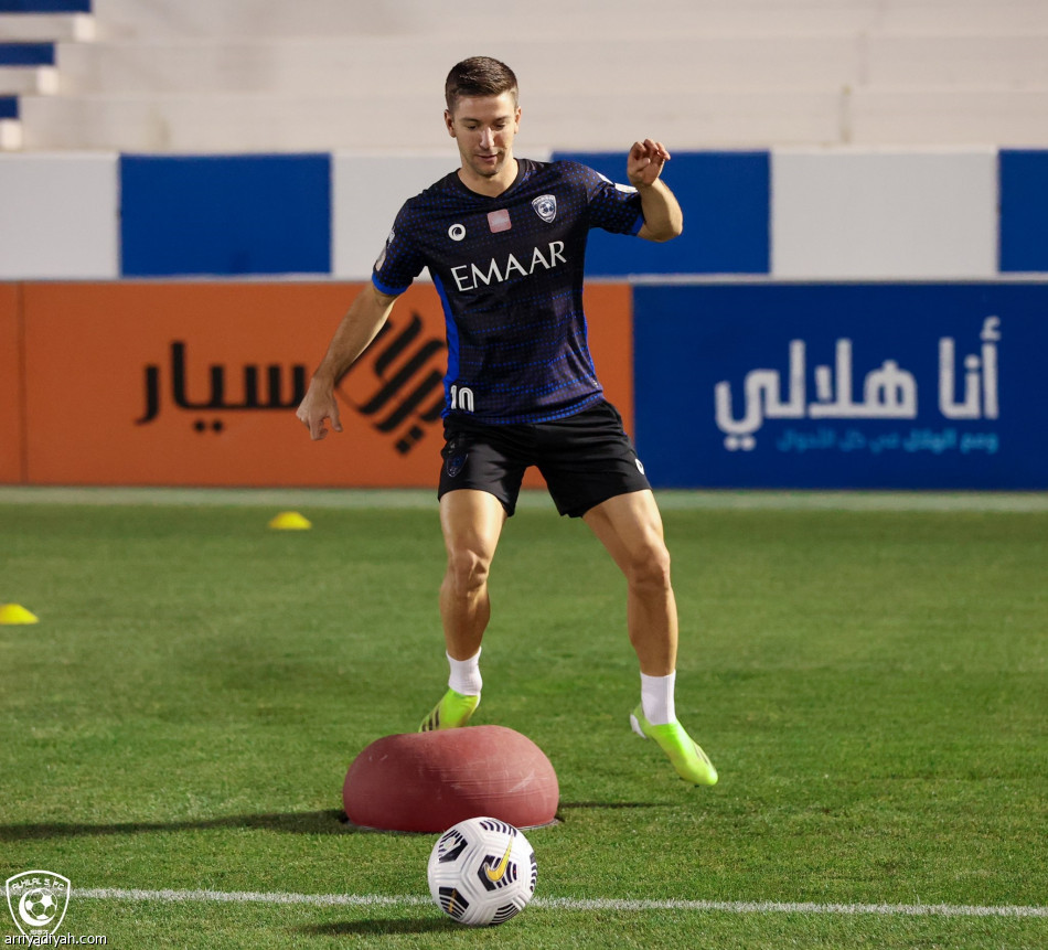 أجانب الهلال يتقدمون عودة الفريق