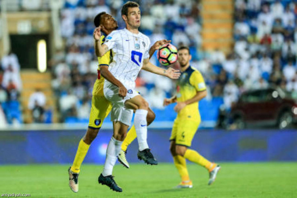 في مباراة شهدت ضياع ركلتي الجزاء .. الهلال يكسب التعاون