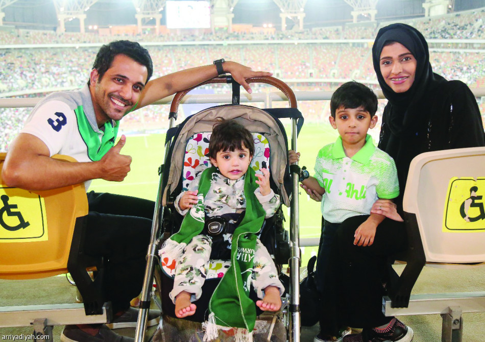 مدرجات الجوهرة.. عائلة واحدة