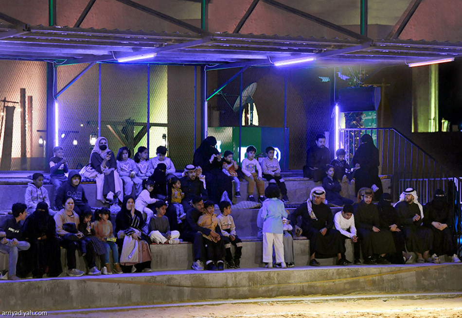 ملعب الحوش..
500 مشجع