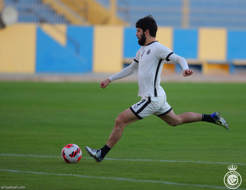 قبل الهلال.. روسو يضيق مساحات النصر