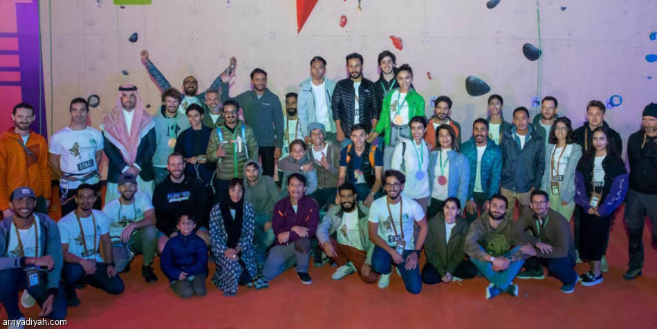 الأمير بندر يتوج الفائزين في مسابقة التسلق المفتوحة