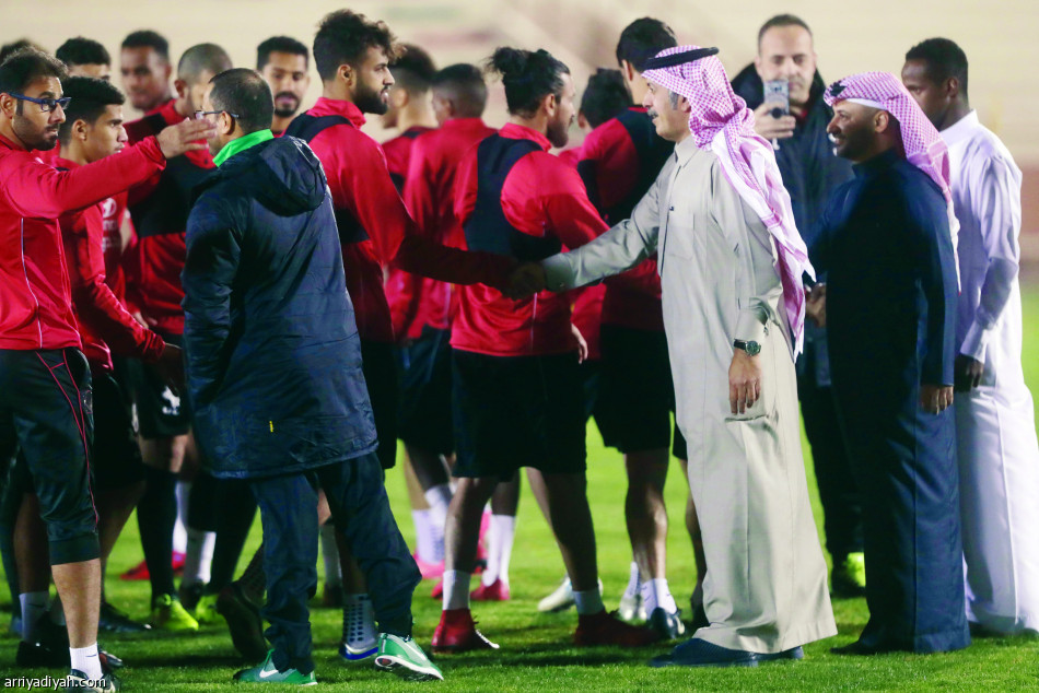 الراشد يجتمع باللاعبين ويحفز الاتفاقيين