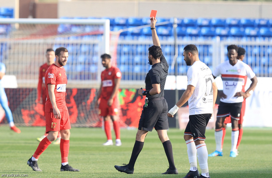 ضمك.. 
يسجل الثلاثية الثالثة