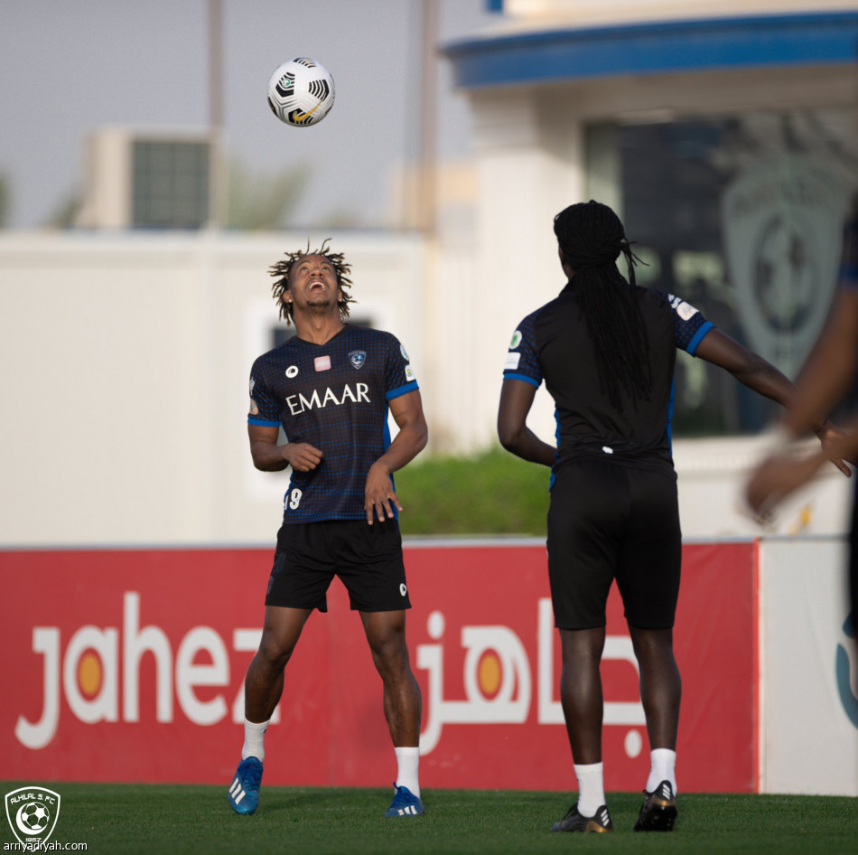 ميكالي يرفع لياقة لاعبي الهلال.. والعبدان يغيب