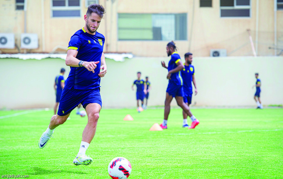 كارتيرون وأنديته السابقة..
13 مواجهة.. و5 انتصارات