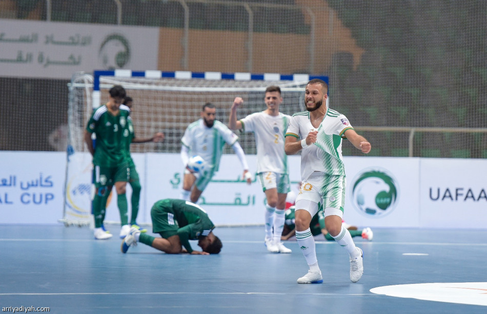 الأخضر يتعادل مع الجزائر في افتتاح «عربية» الصالات