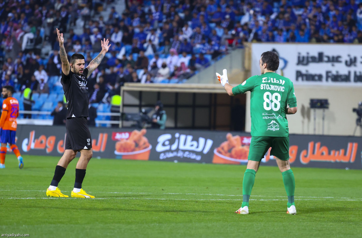 الهلال لا يتوقف