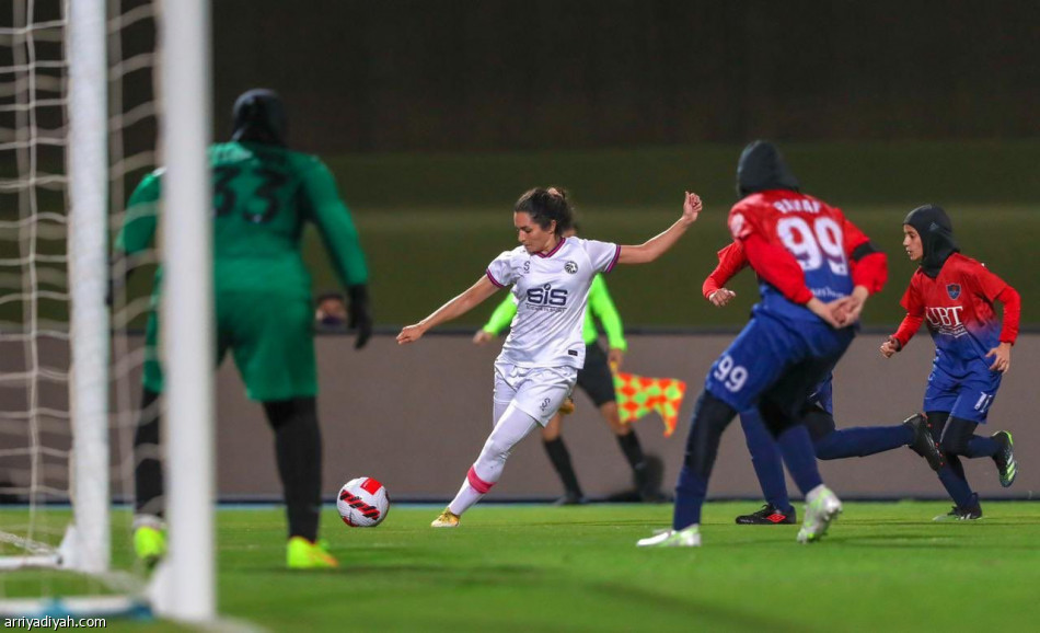 الأهلي والشباب يستحوذان على سيدات «مراس» و«العاصفة»