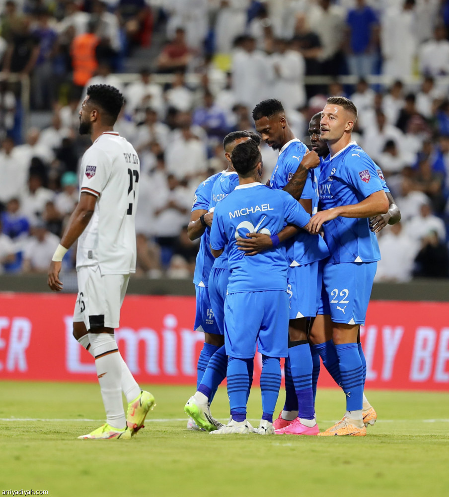 بـ10 لاعبين.. الهلال  يلحق بالنصر في النهائي العربي