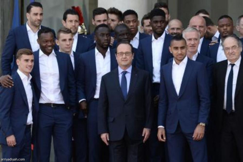 ديشان سيواصل المهمة مع منتخب فرنسا في تصفيات كأس العالم