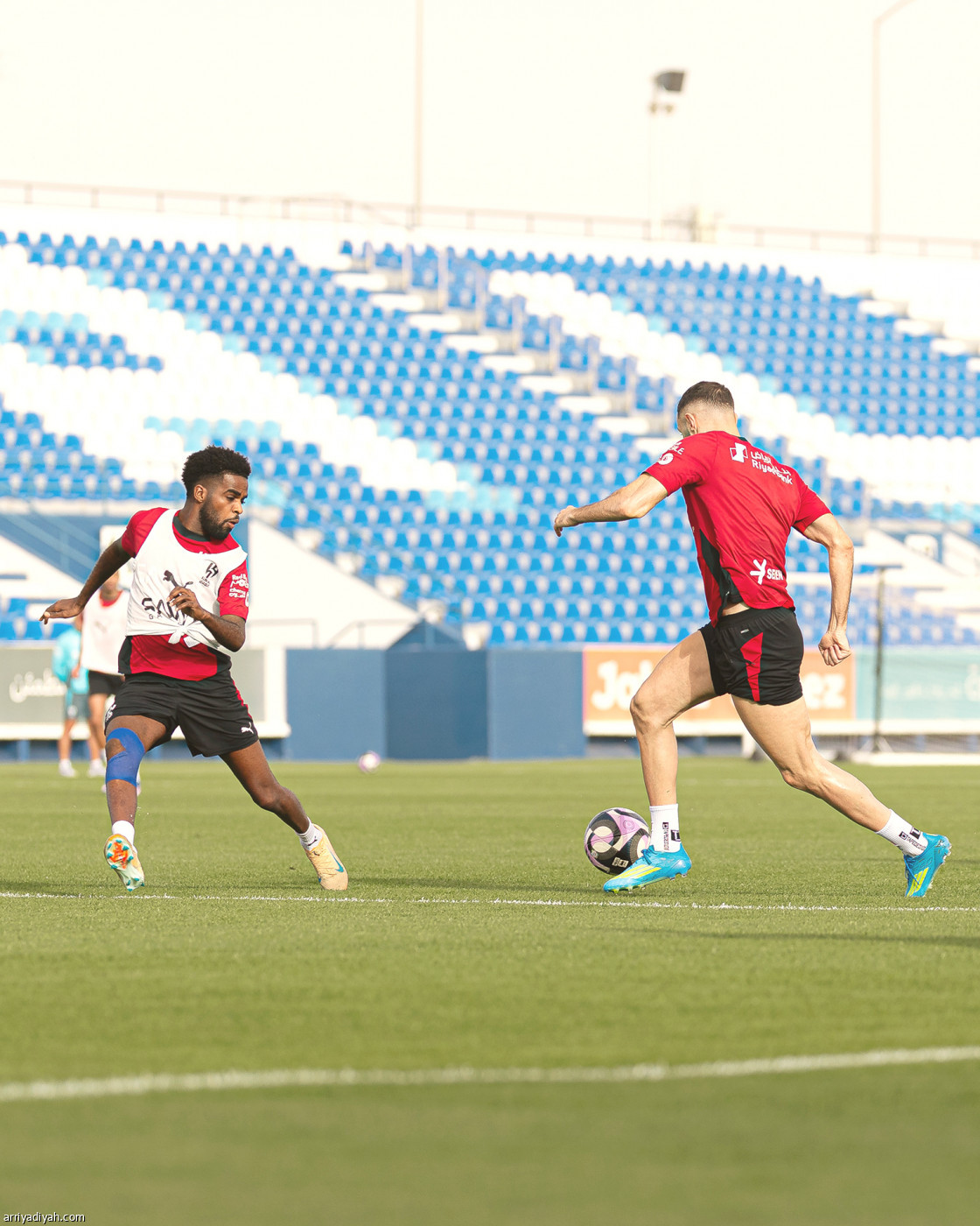 الهلال يناور