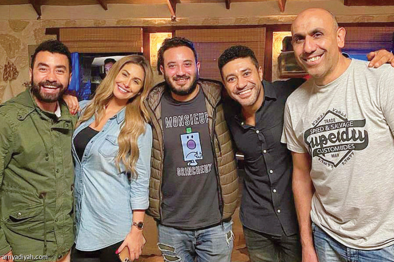 صورة التقطت أمس الأول لفريق المسلسل بعد الانتهاء من التصوير(إنستجرام معتز حسام)
