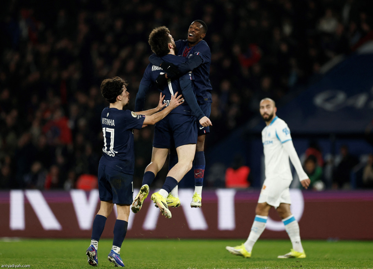 سان جيرمان يستعرض