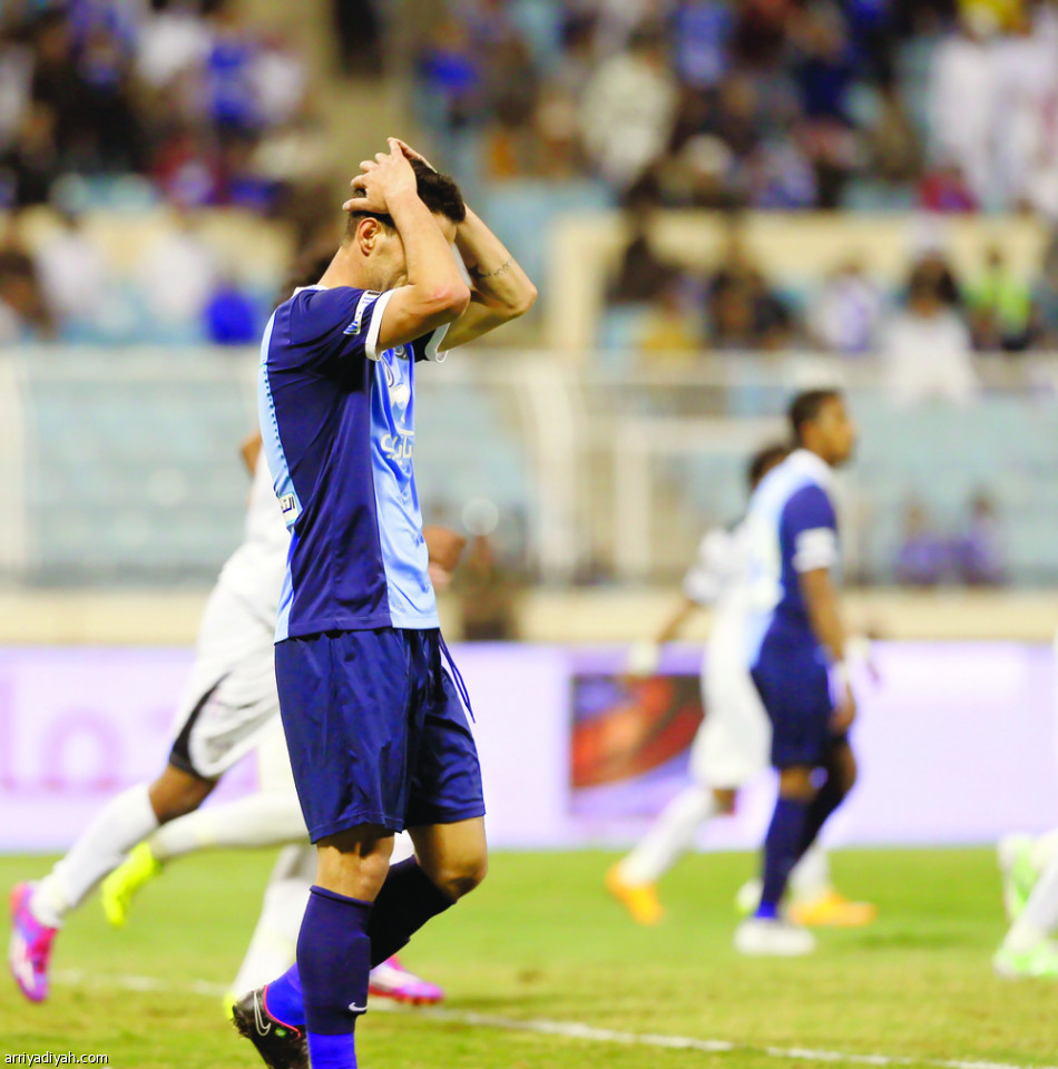 الهلال يغرق في الأخطاء