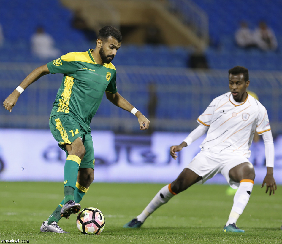 بن يطو ينقذ الشباب من قبضة الخليج