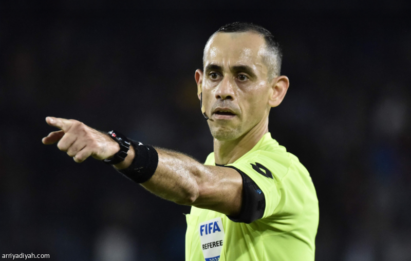 الحكم الباراجوياني جابرييل بينيتيز يدير مباراة الهلال والعدالة في دور الـ32 من كأس خادم الحرمين الشريفين