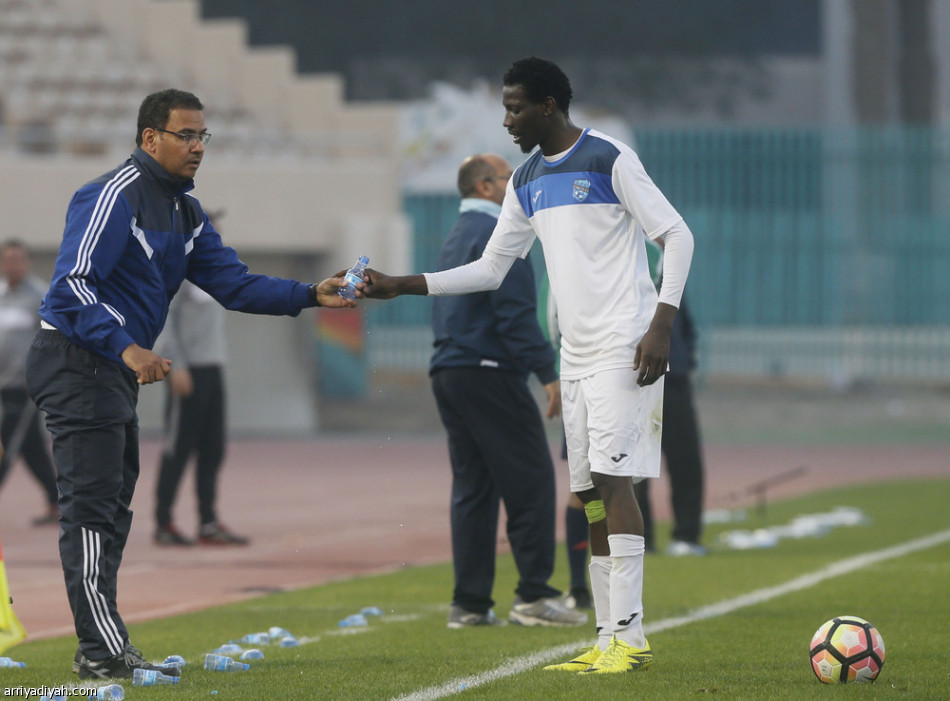 النهضة يهز صدارة أحد بثنائية ويقلص الفارق معه إلى نقطتين