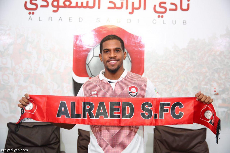 الرائد يضم مجرشي الأهلي ثلاث سنوات
