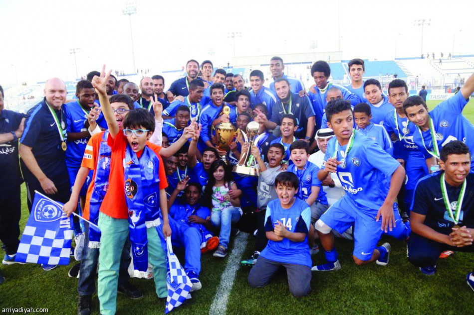 تتويج ناشئي الهلال بالدوري الممتاز