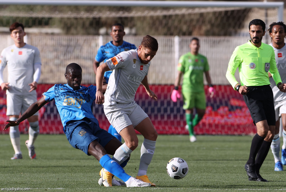 الهلال يفجر غضبه في شباك العين