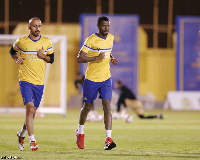 صورة التقطت أمس للبيروفي راموس ومحمد السهلاوي لاعبي فريق النصر الأول لكرة القدم خلال التدريبات استعدادًا للقاء الاتفاق ضمن الجولة التاسعة من دوري كأس محمد بن سلمان للمحترفين (المركز الإعلامي ـ النصر)